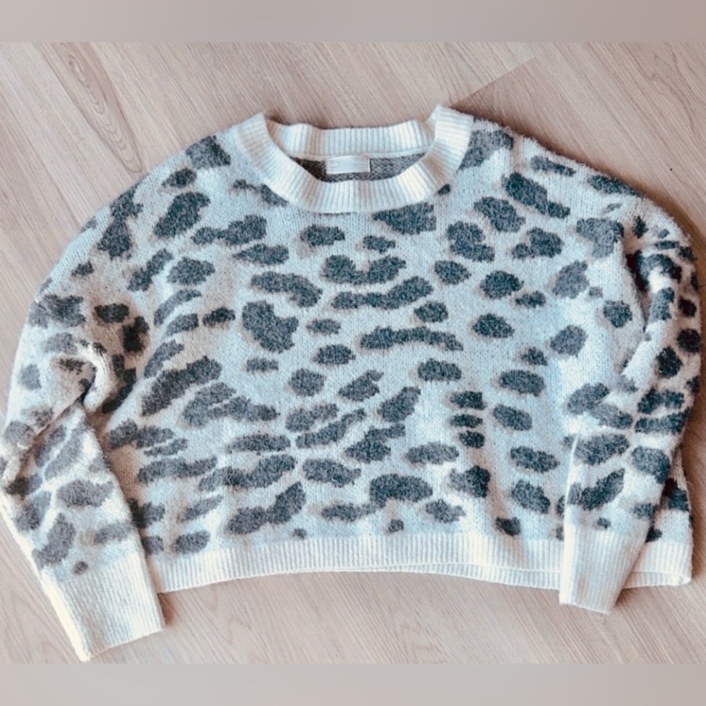 Altar’d State Oversized Animal Print Sweater L Ivory/Gray Boxy Cozy Crop